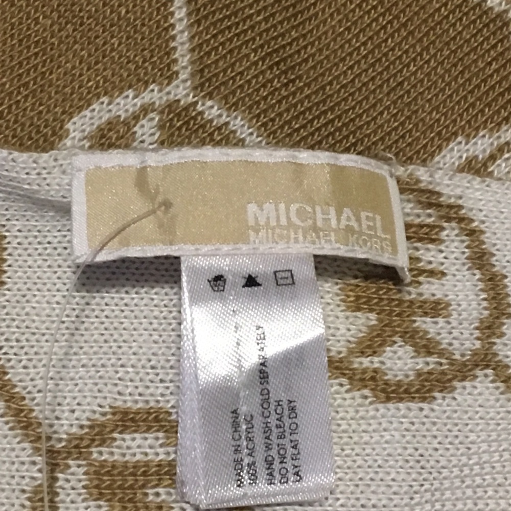 Michael Kors Circle Logo Scarf - Picture 4 of 4